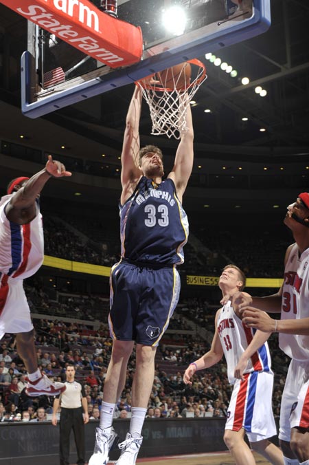 竞争激烈的 竞争激烈的